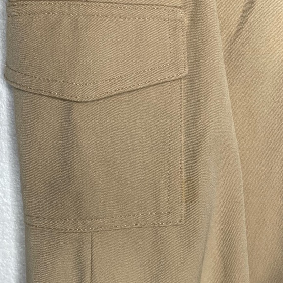 St. John Sport Fashion Fit Tan Cargo Pants Size 8 - Picture 5 of 9